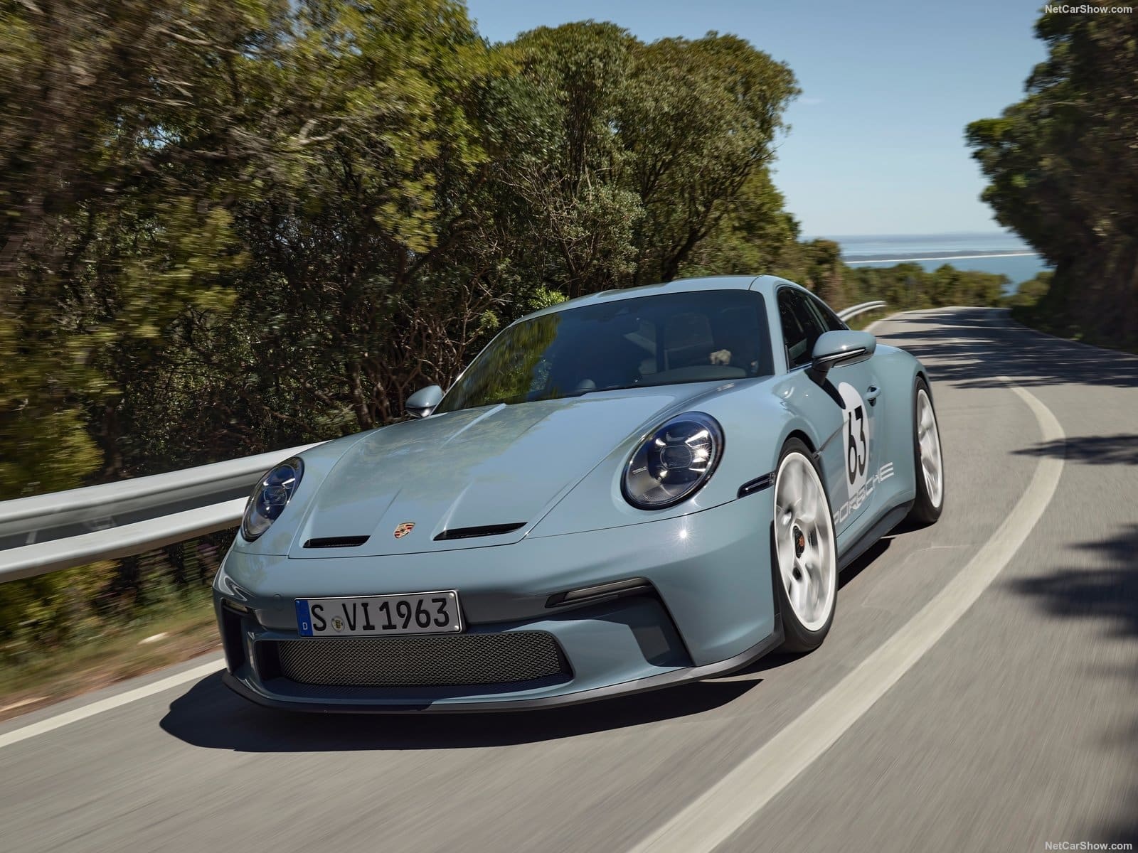 Porsche 911 S/T, l'auto dei puristi: 6 cilindri della GT3 RS e cambio manuale