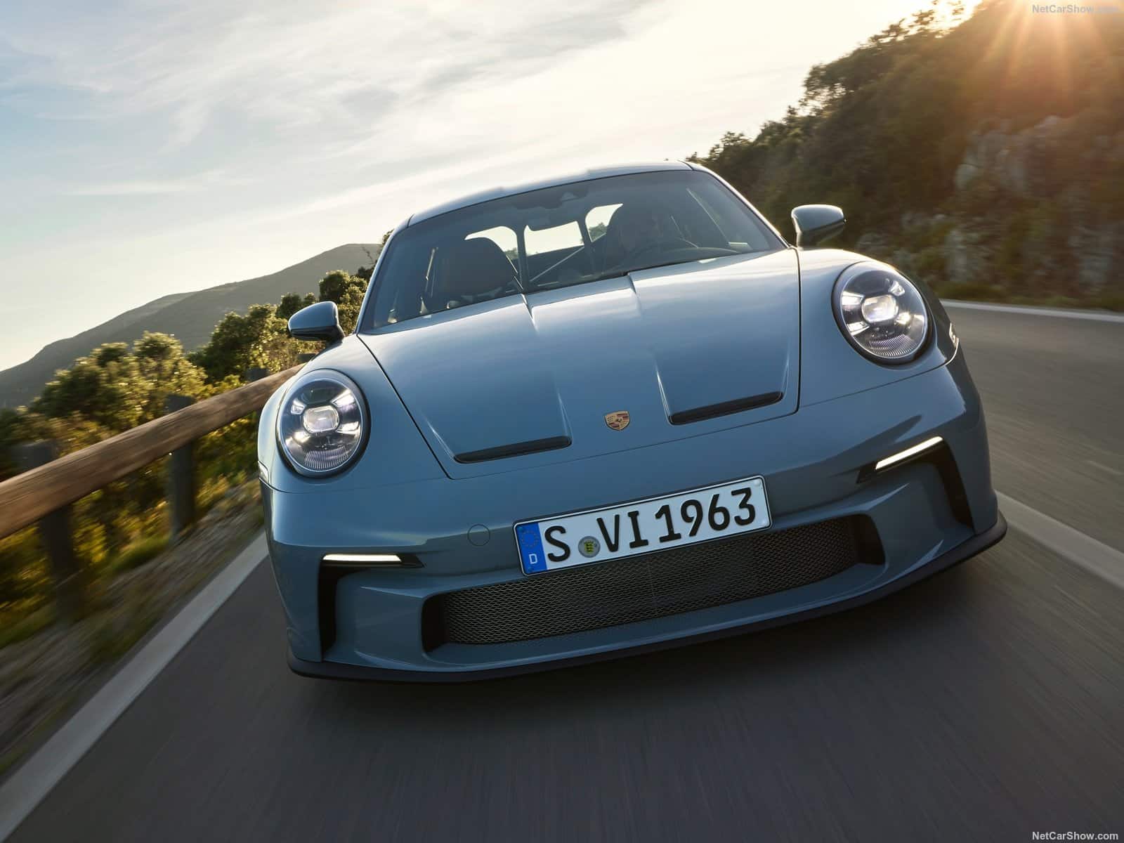 Porsche 911 S/T, l'auto dei puristi: 6 cilindri della GT3 RS e cambio manuale