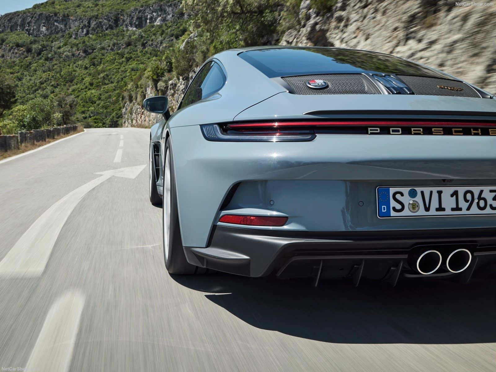 Porsche 911 S/T, l'auto dei puristi: 6 cilindri della GT3 RS e cambio manuale