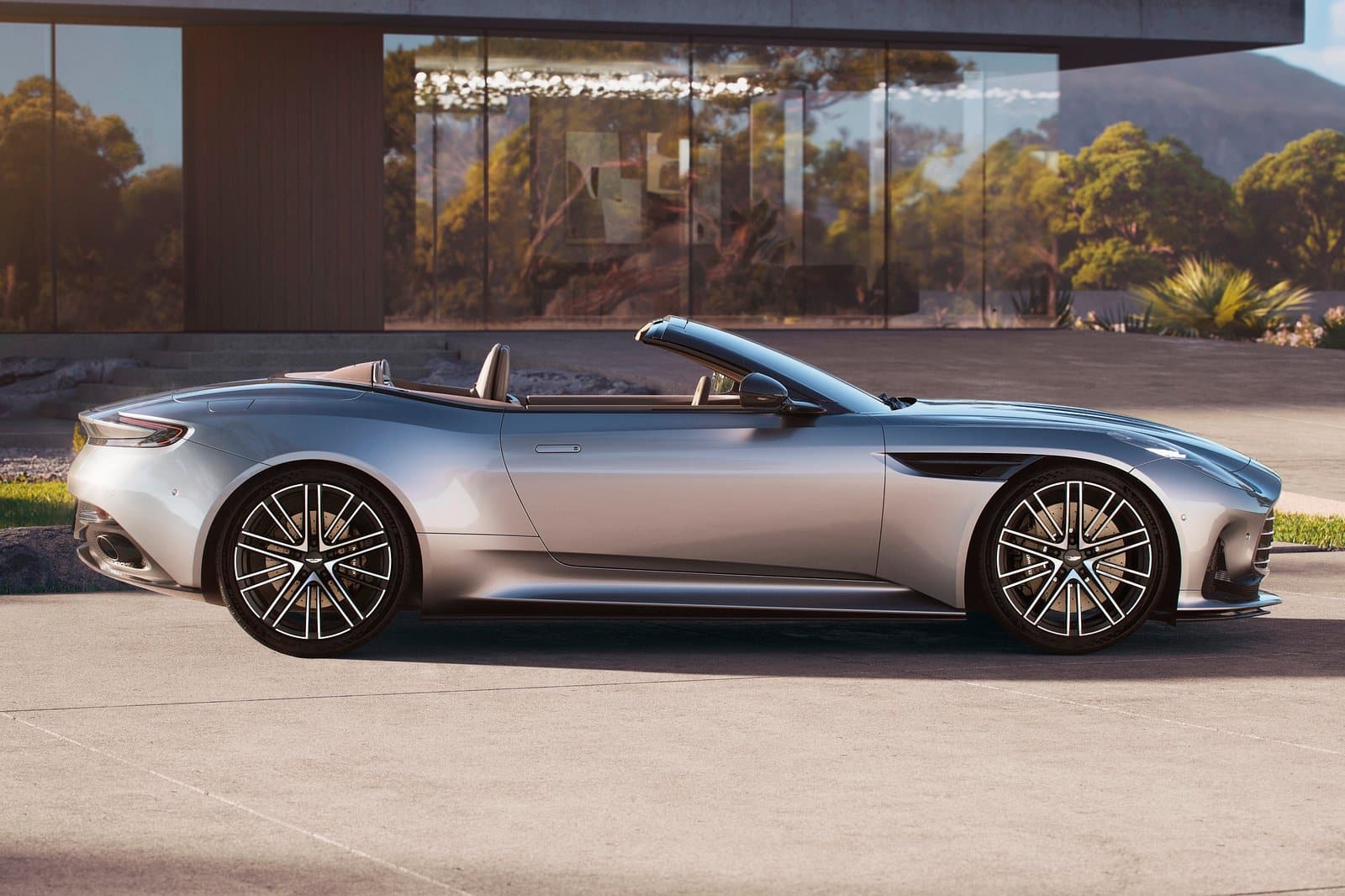 Aston Martin DB12 Volante: 680 CV a cielo aperto