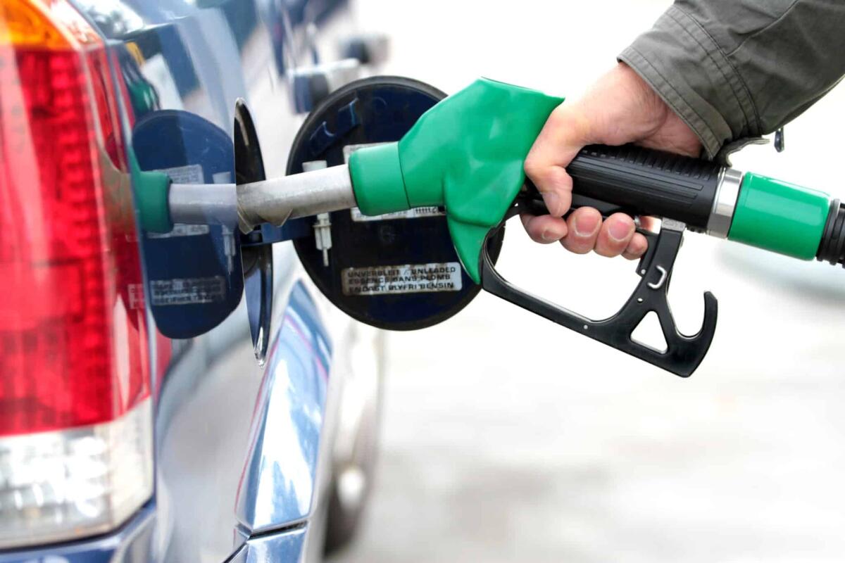Caro benzina: 8 italiani su 10 preoccupati per l'aumento, solo un quarto cambia le proprie abitudini per risparmiare - 