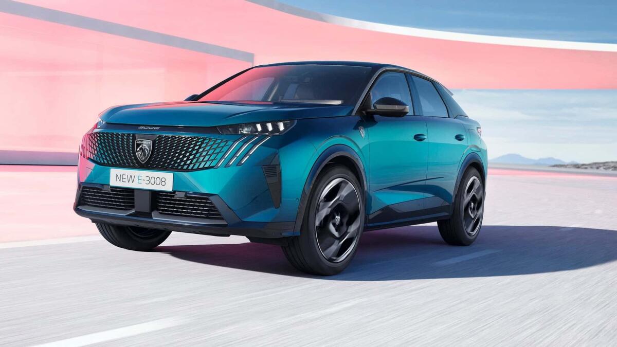 Nuova Peugeot E-3008 2024: la best seller di Stellantis diventa una suv fastback elettrica - 