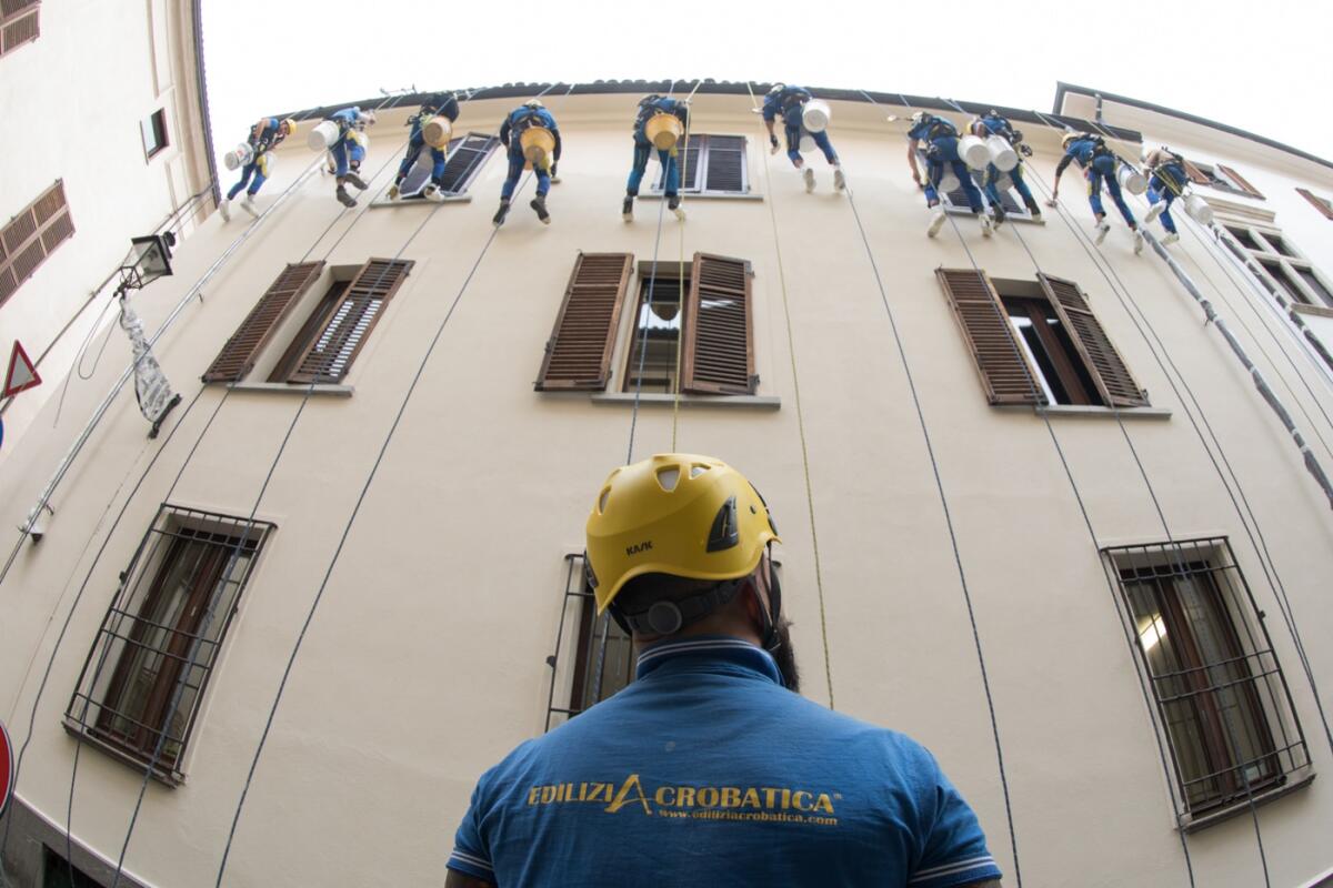 Morte Iovino, fondatore di EdiliziAcrobatica, oggi i solenni funerali - 