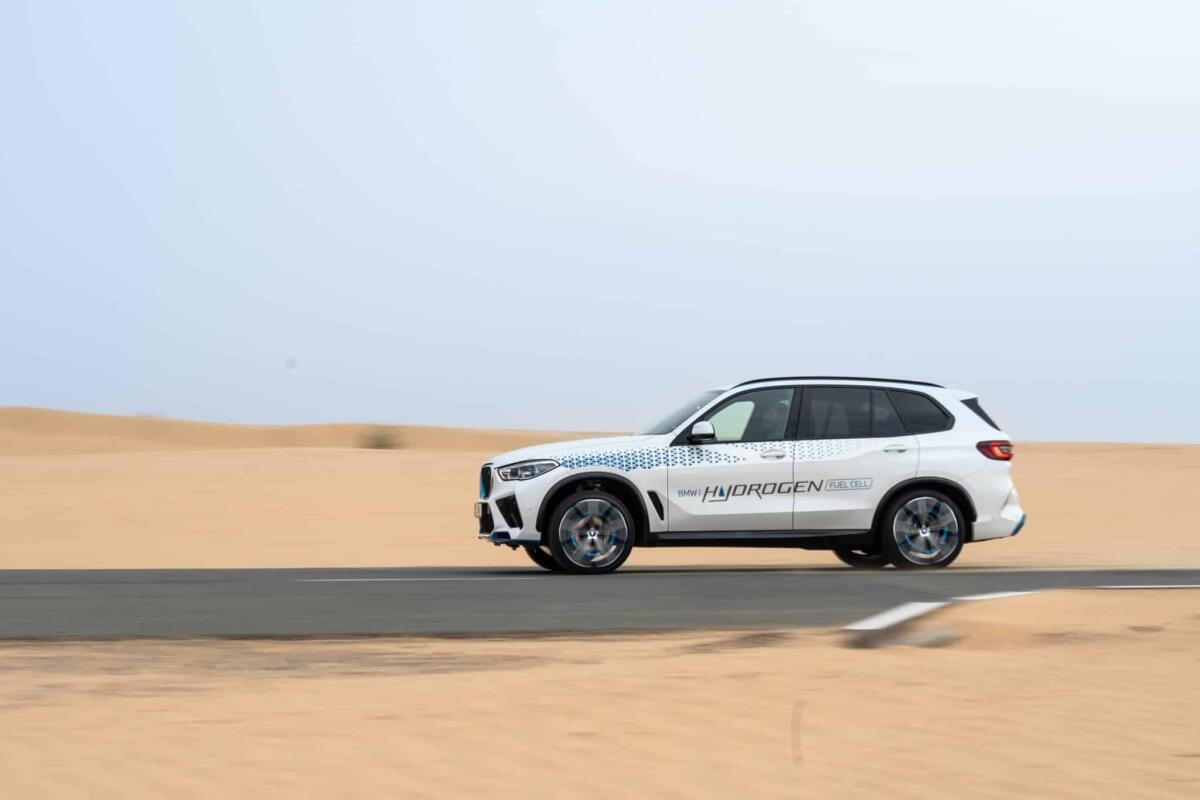 BMW iX5 Hydrogen: il SUV ad idrogeno supera i test nel deserto in condizioni estreme - 