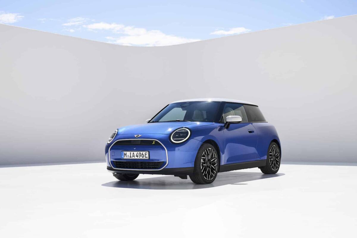 Mini Cooper 2024: l'iconica utilitaria inglese si rinnova per la quinta volta - 