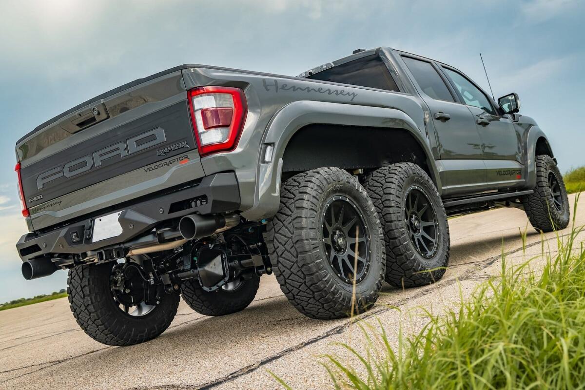 Ford: nuovi brevetti mostrano un terzo asse per trasformare l'F-150 in un pick-up 6x6 - 