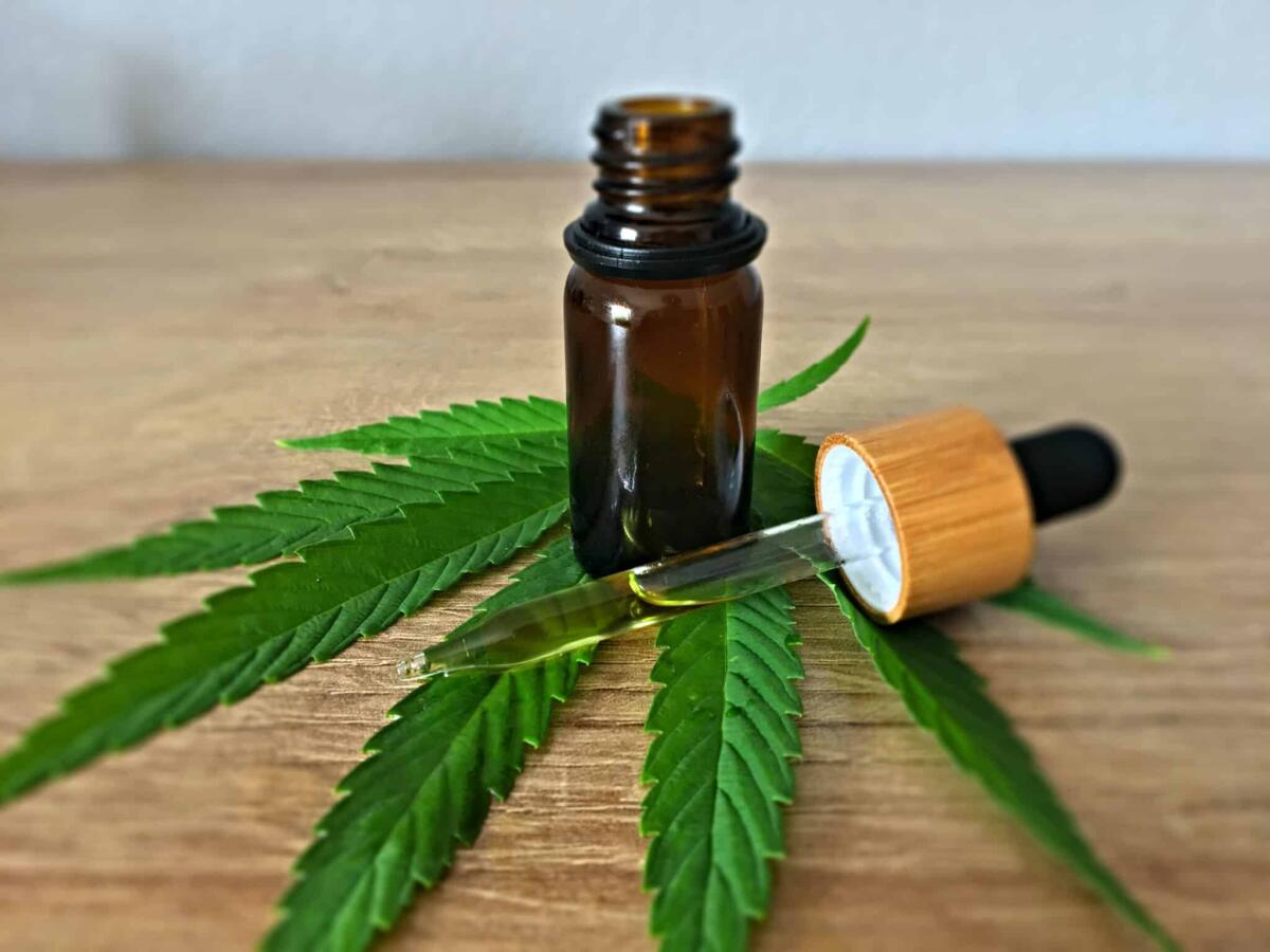 CBD: gocce di canapa per alleviare i dolori - 