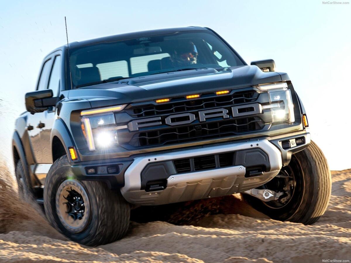 Ford: nuovo brevetto mostra un paraurti che cambia forma per salvare i pedoni - 