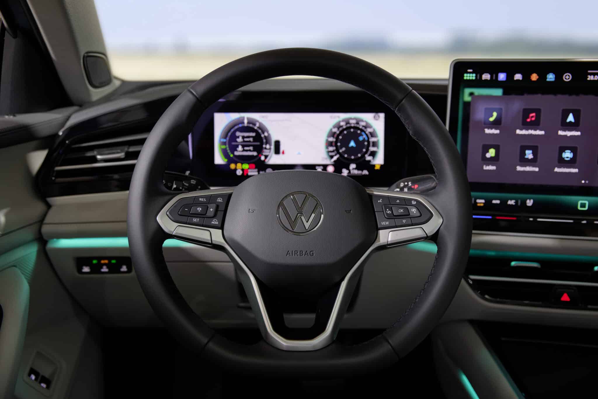Volkswagen Passat 2024: tutto ciò che c'è da sapere sulla nuova sw di Wolfsburg
