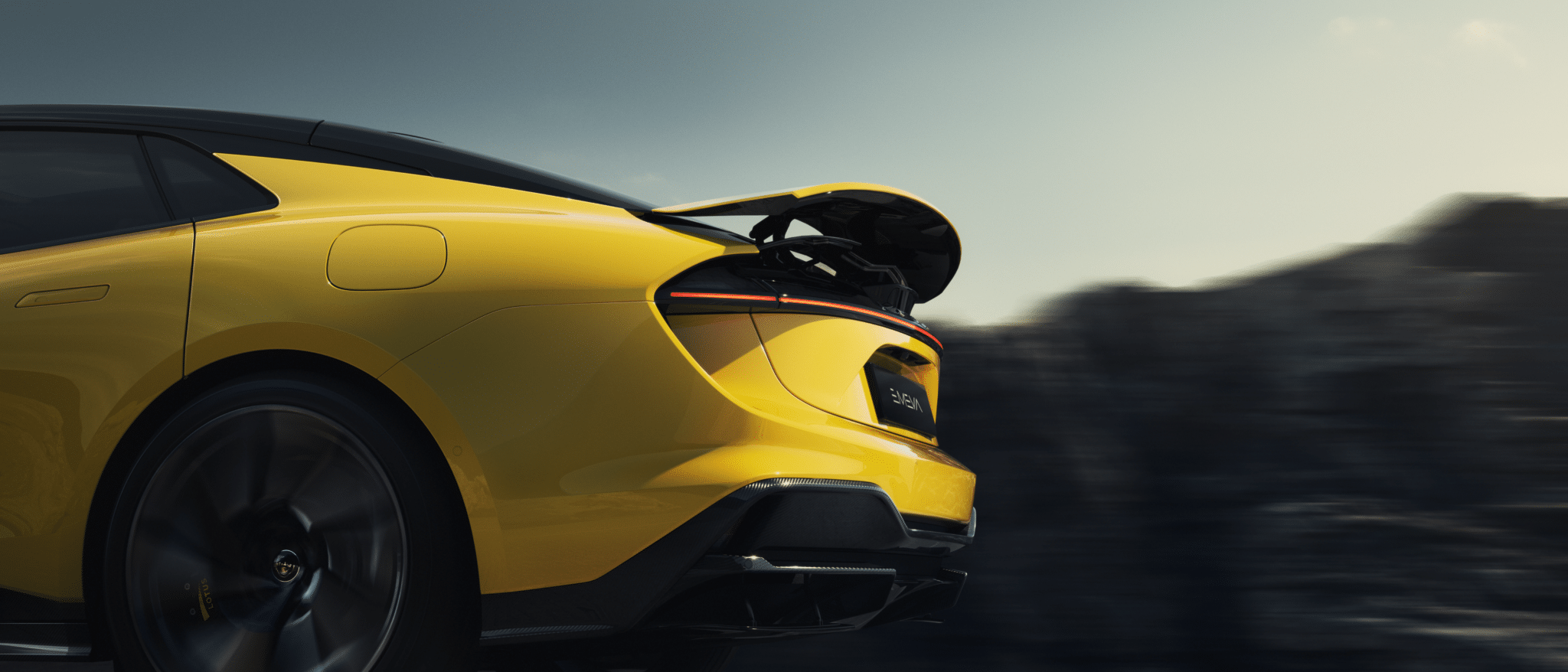 Lotus Emeya: svelata la nuova Hyper-GT da oltre 900 CV
