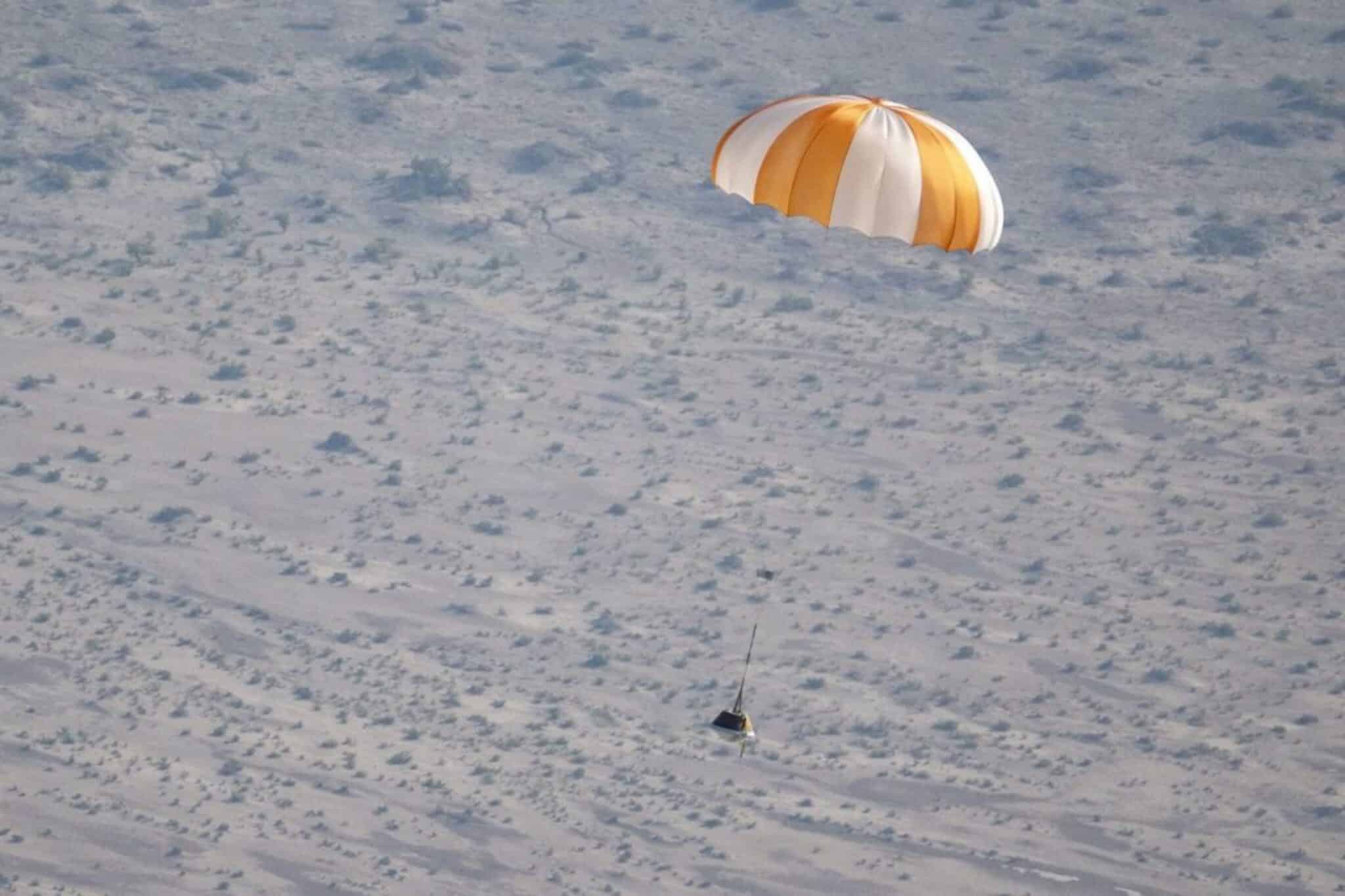 Test di caduta per il recupero della capsula della missione OSIRIS-RExCredits: NASA/Keegan Barber