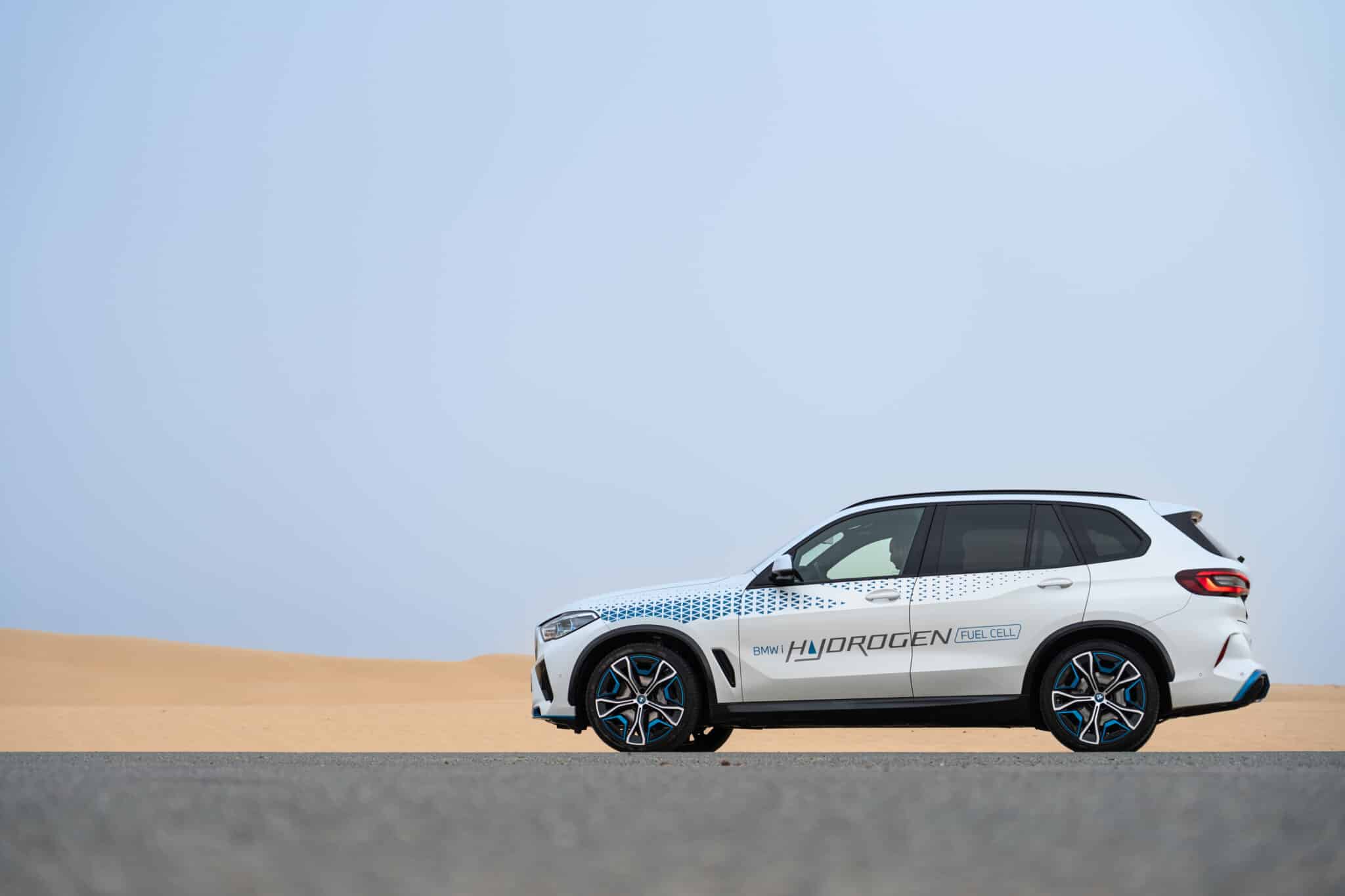 BMW iX5 Hydrogen: il SUV ad idrogeno supera i test nel deserto in condizioni estreme