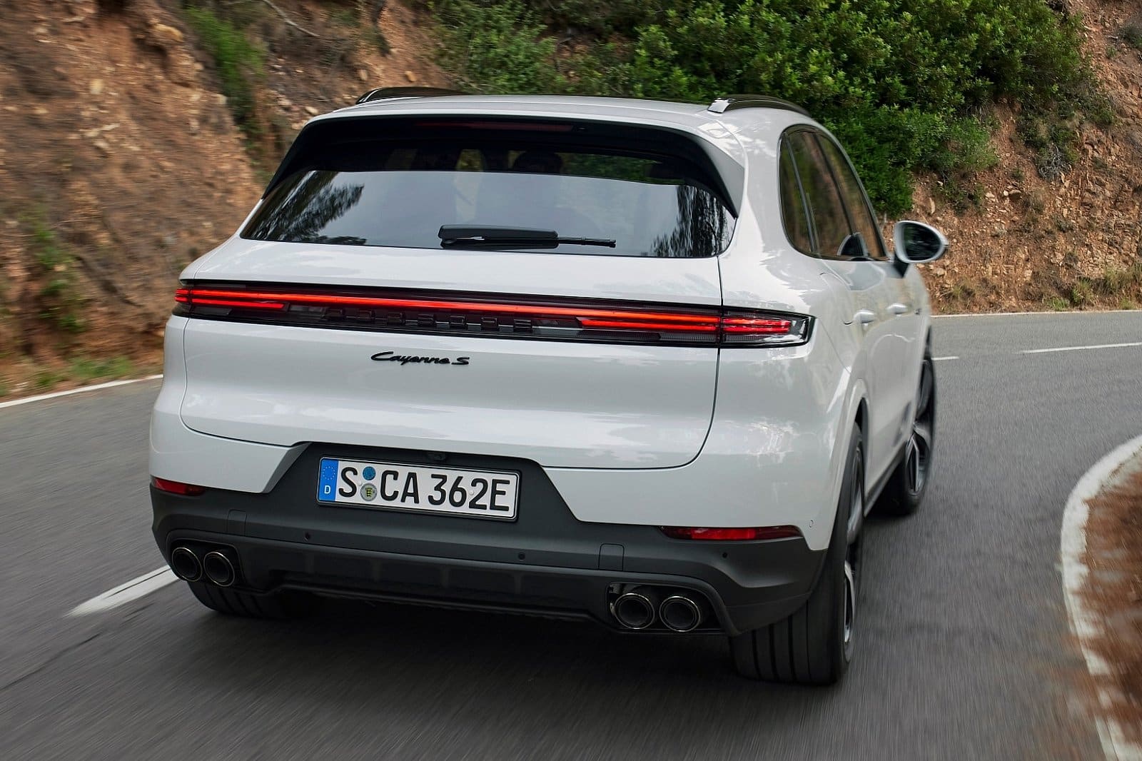 Porsche Cayenne S E-Hybrid: V6 ibrido da 519 CV
