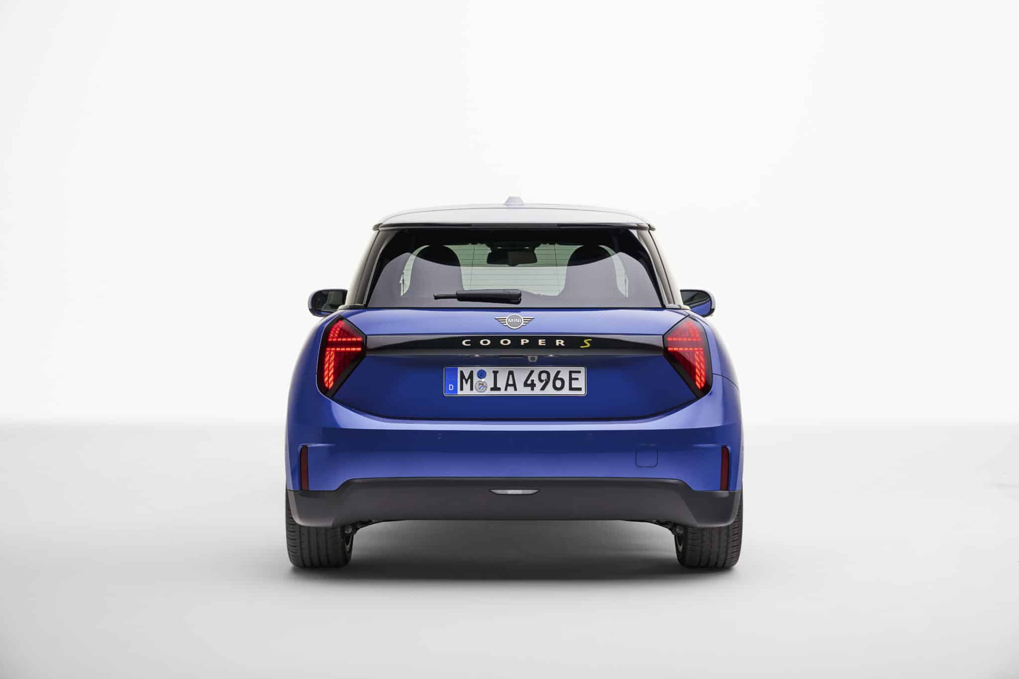 Mini Cooper 2024: l'iconica utilitaria inglese si rinnova per la quinta volta