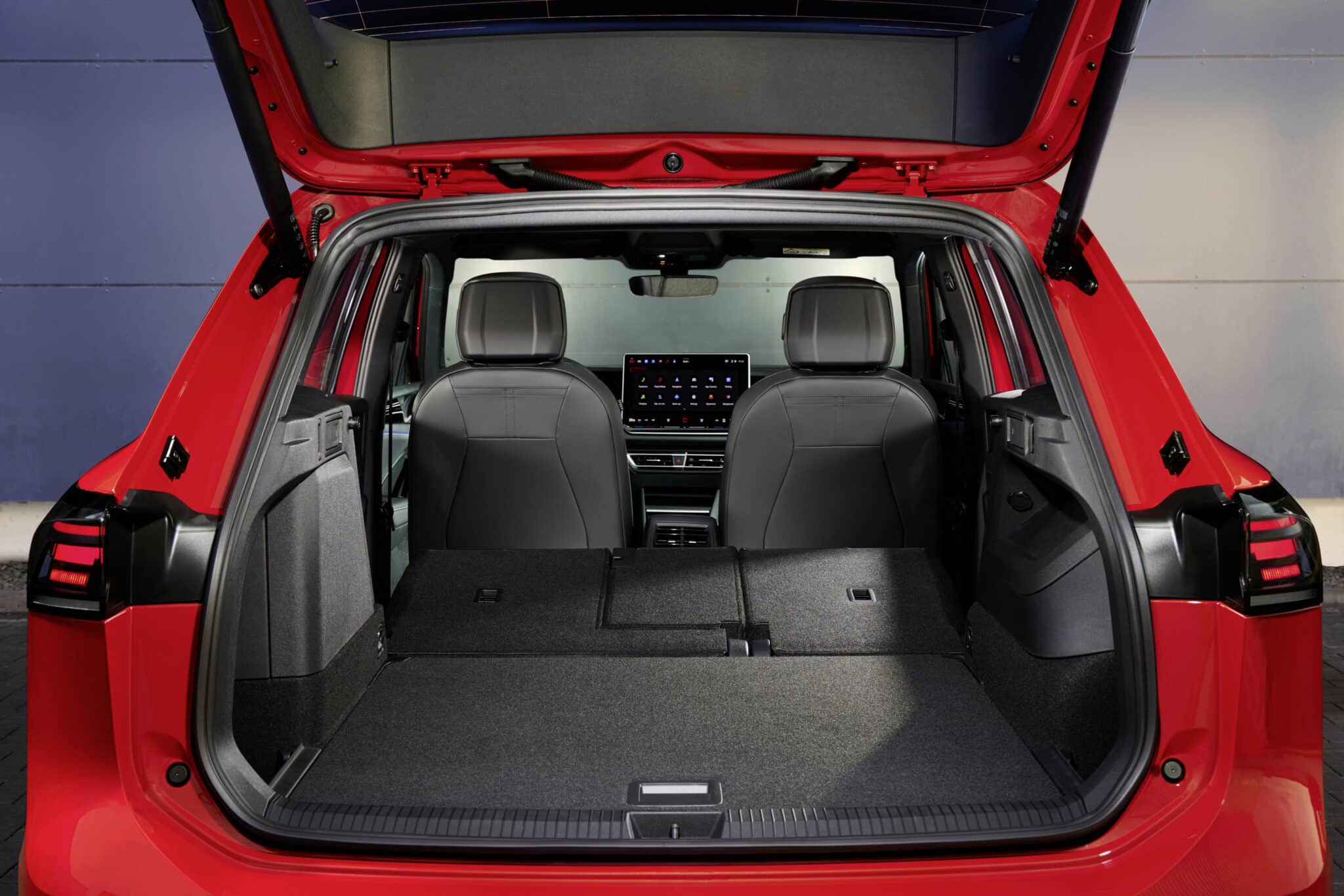 Volkswagen Tiguan 2024: design rinnovato e motorizzazioni ibride plug-in per la terza generazione della suv di Wolfsburg