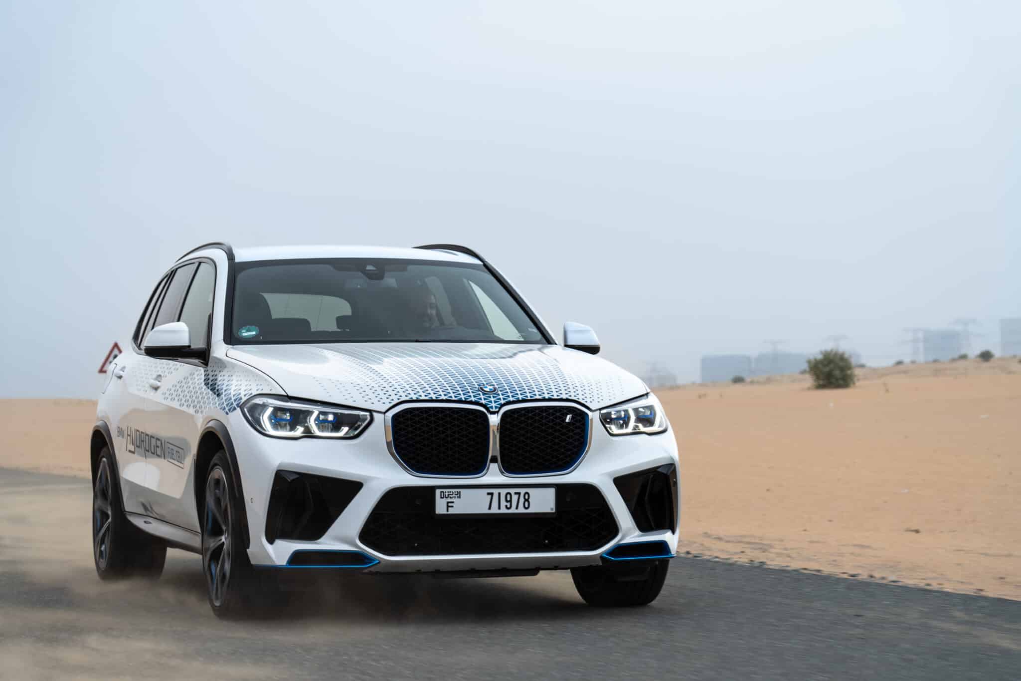 BMW iX5 Hydrogen: il SUV ad idrogeno supera i test nel deserto in condizioni estreme