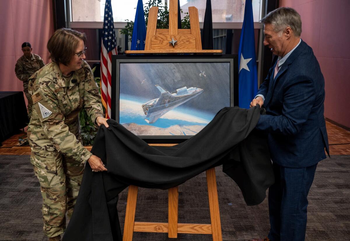 La United States Space Force (USSF) presenta un dipinto futuristico "dello spazio come arena di guerra" - 