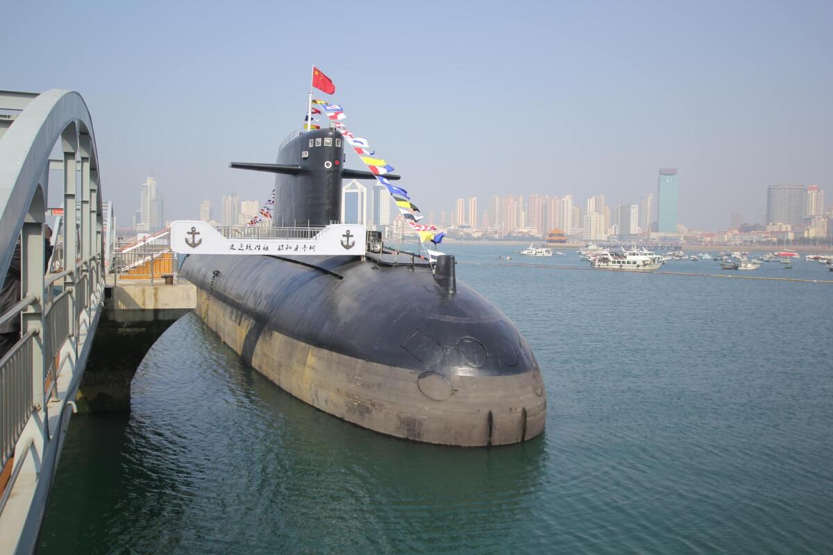 Sottomarino Stealth Cinese Tipo 096 preoccupa gli USA e alleati - The decommissioned Type-091 nuclear submarine Long March 1 is on display at the Chinese Navy Museum in Qingdao city, east China's Shandong province, 23 April 2017.

China on Monday (24 April 2017) opened on of its decommmissioned nuclear submarine to