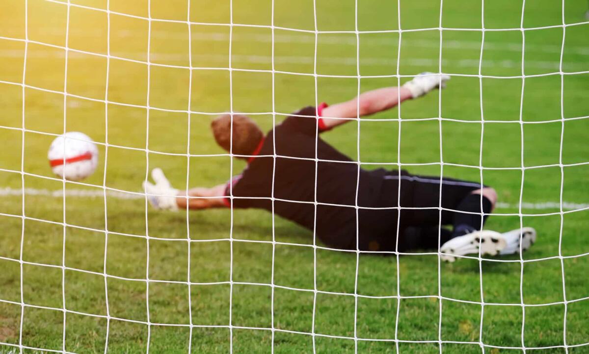 Il portiere di calcio percepisce la realtà in modo diverso dalla restante squadra - 
