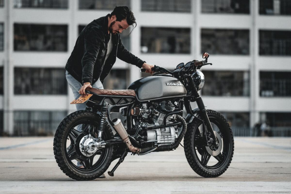 Auto vs Moto. Qual è un'opzione di trasporto migliore? - 