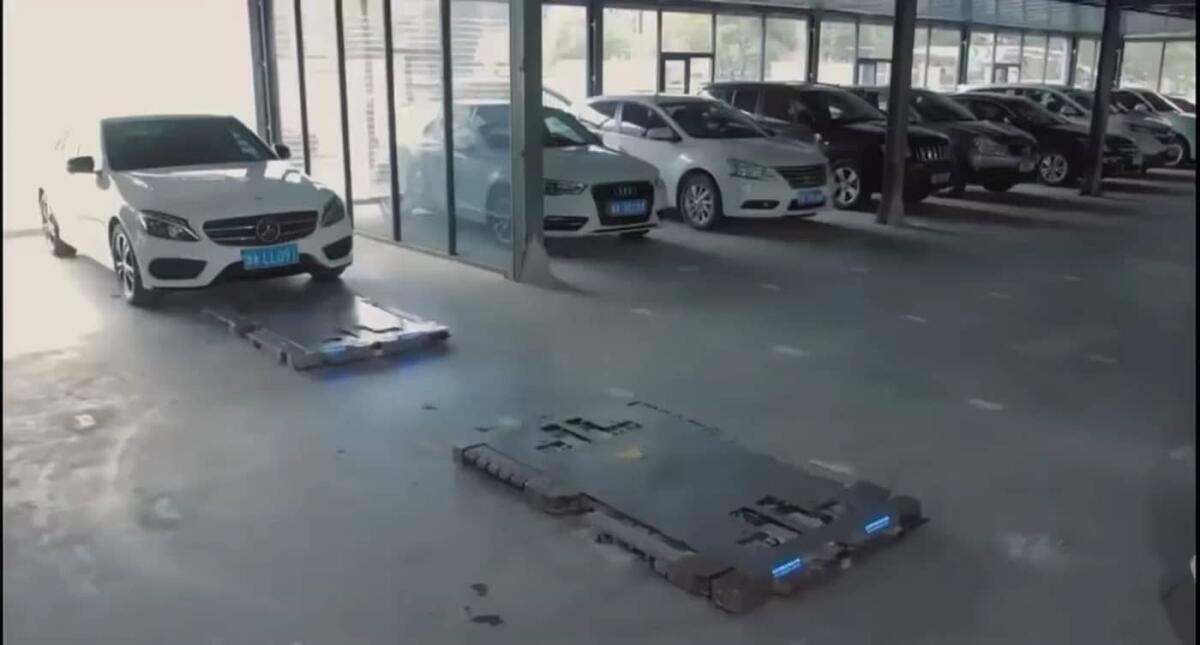 Dalla Cina il robot che parcheggia l'auto al posto tuo - 