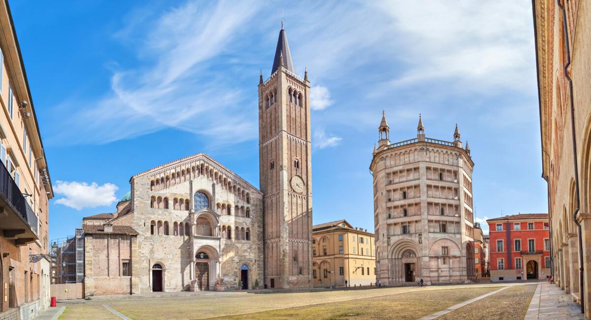 Crollo del Ponte di Ozzanello per esondazione del Torrente Sporzana: emergenza maltempo in Provincia di Parma - Panorama of Piazza Duomo with Cathedral and Baptistery, Parma, Emilia-Romagna, Italy