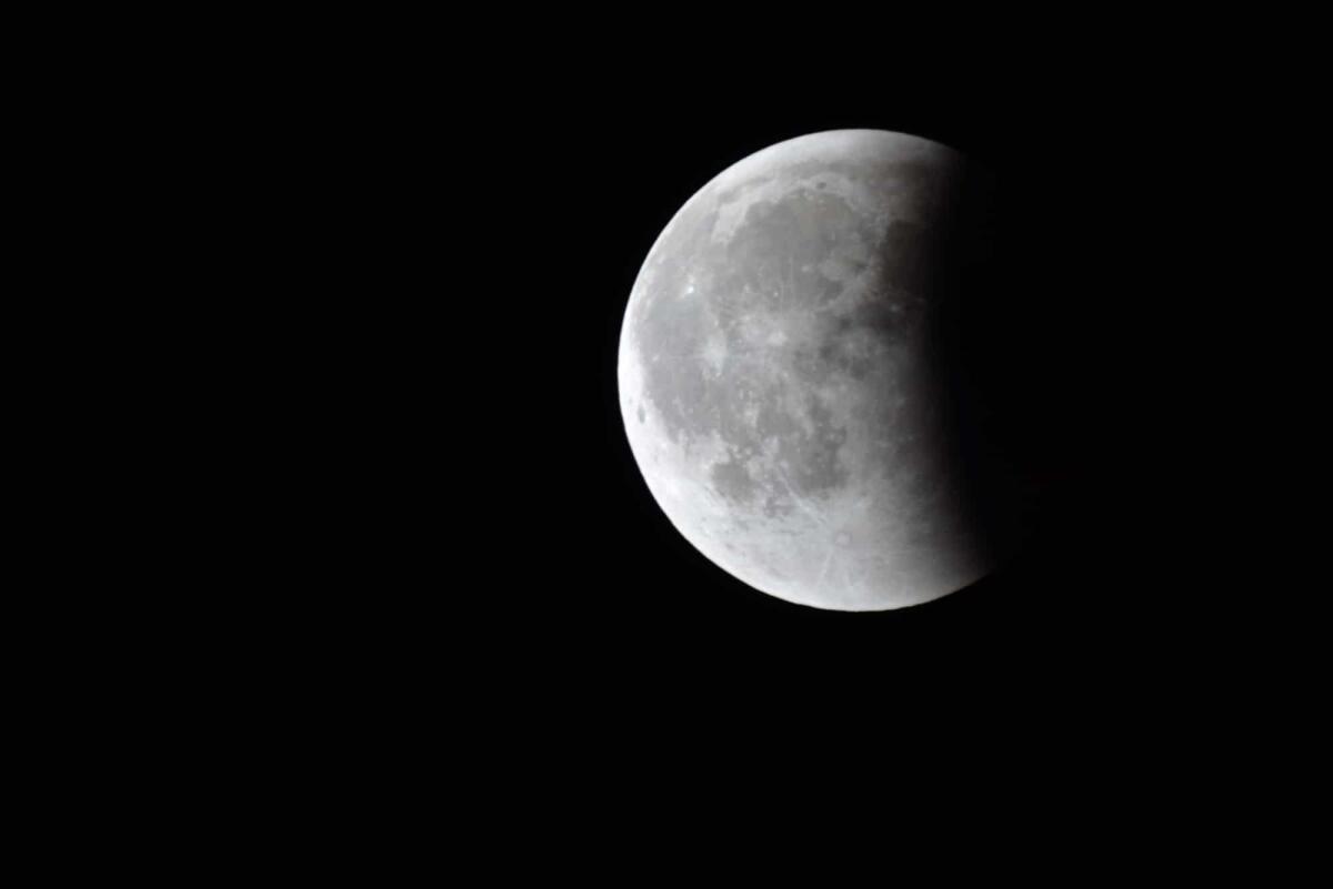 Eclissi parziale di Luna del 28 ottobre 2023: dove e come vederla - Moon Eclipse Closeup Showing the Details of Lunar Surface moon eclipse