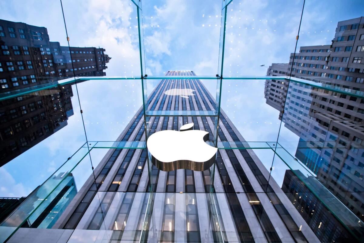 Apple indietro nell'intelligenza artificiale: pronto un miliardo di investimenti - 