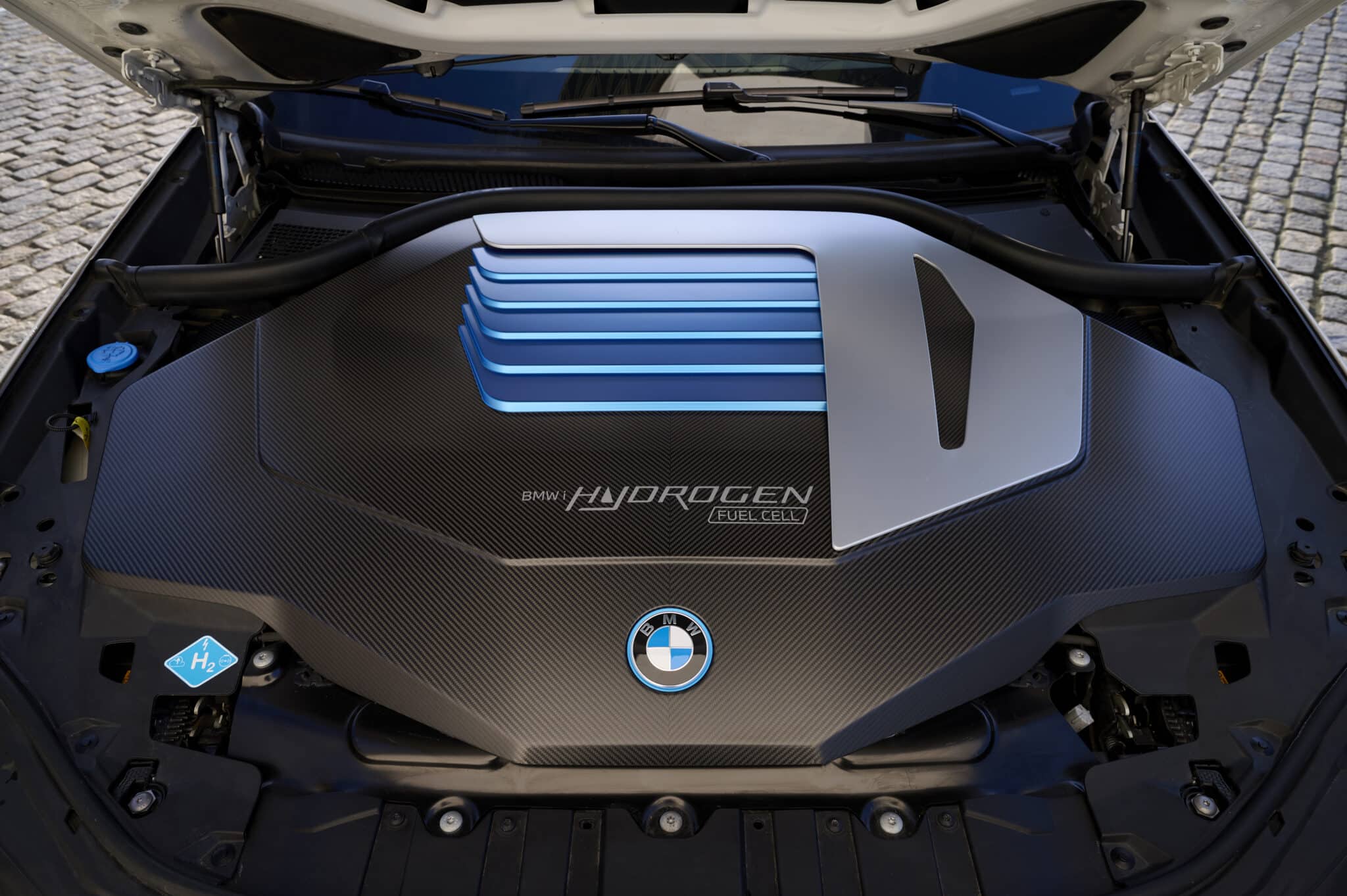BMW iX5 Hydrogen: le auto ad idrogeno arrivano su strada