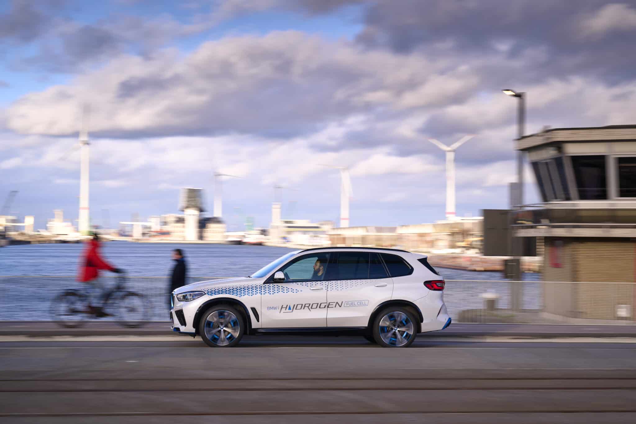 BMW iX5 Hydrogen: le auto ad idrogeno arrivano su strada