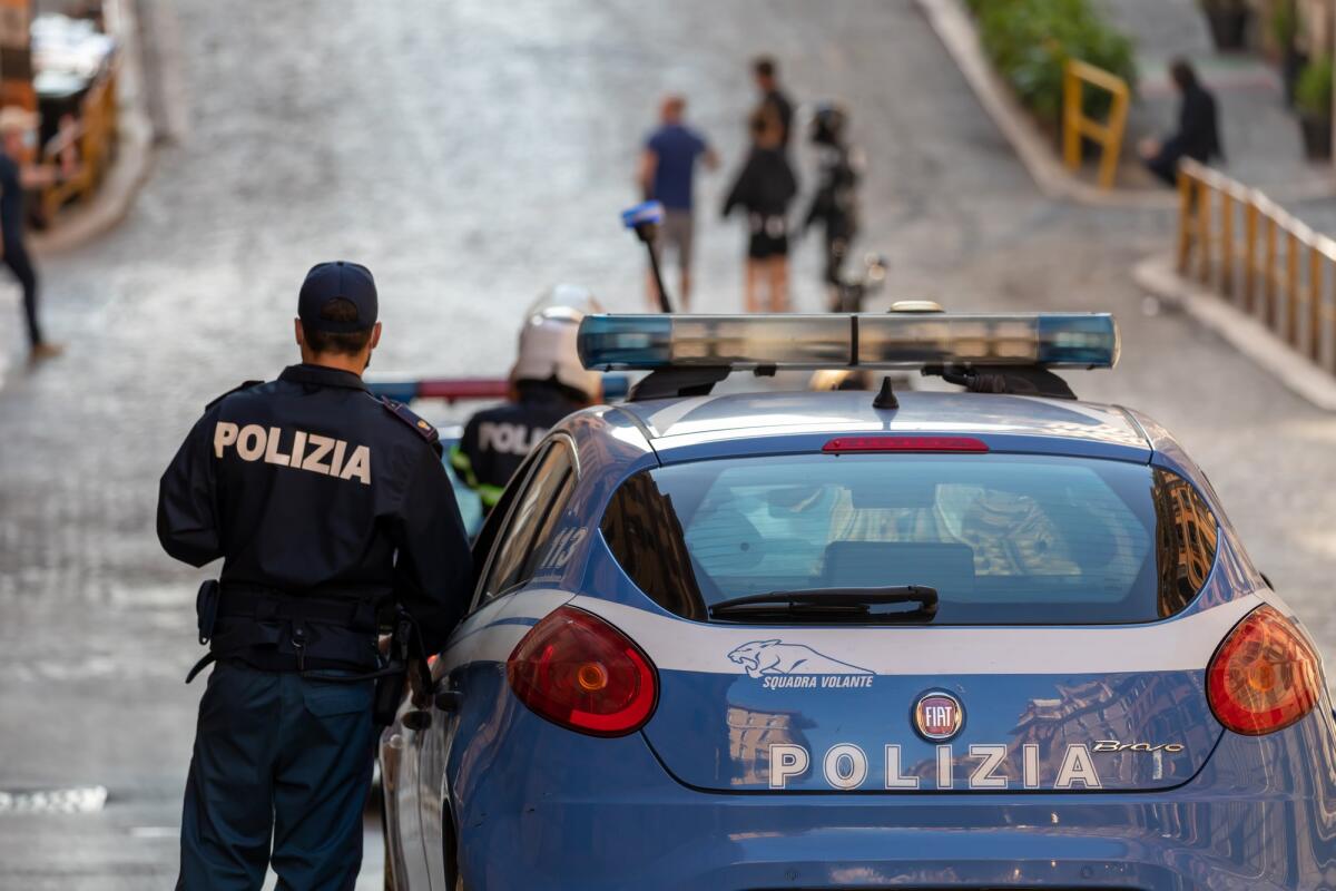 Nuovo "pacchetto sicurezza" del governo italiano: ecco i dettagli - Rome, Italy - October 9, 2020: policeman on patrol with Italian police car, in checkpoint in the city.