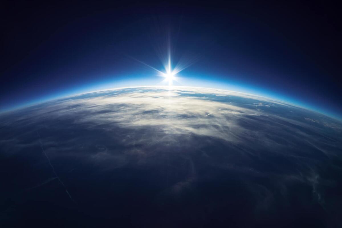 Cos'è la Linea di Kármán, il confine tra aeronautica e astronautica? - Near Space photography - 20km above ground / real photo