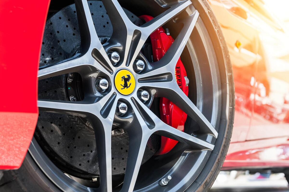 Ferrari: i modelli elettrici avranno motori individuali per ogni ruota - 