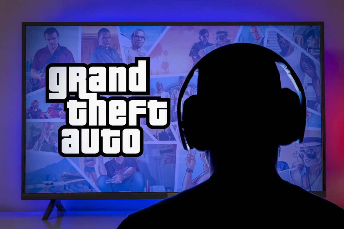 In arrivo l'annuncio ufficiale di GTA VI: trailer previsto per il mese prossimo - Man with headphone playing GTA. 13th Aug, 2021, Sao Paulo, Brazil.