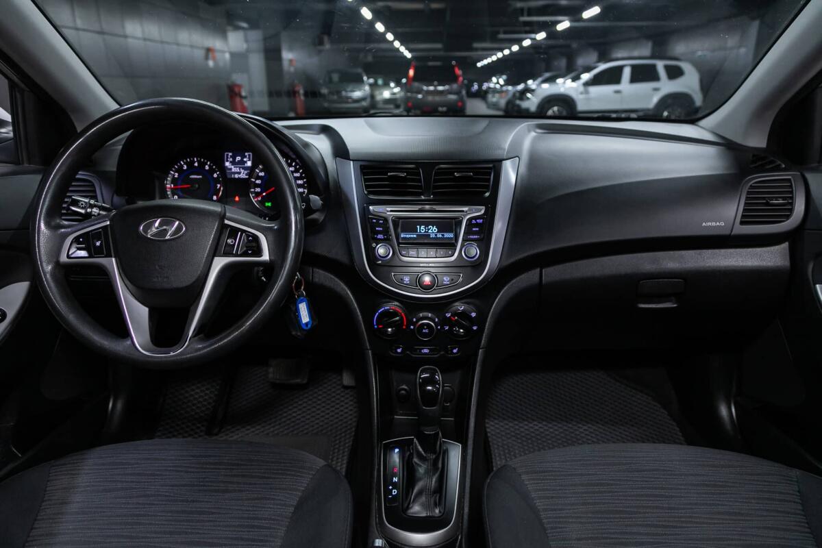 Hyundai: il nuovo brevetto mostra un volante pieghevole con airbag - 