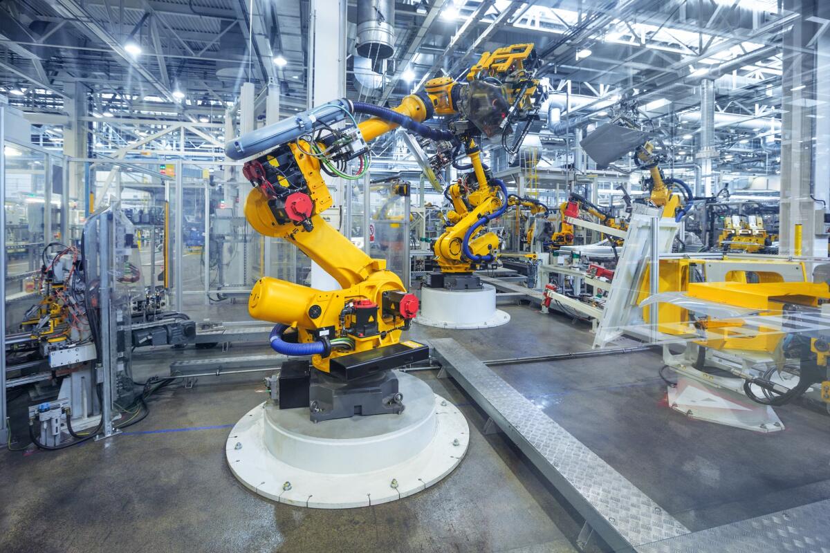 Problemi di sicurezza con un braccio robotico in Corea del Sud: morto un operaio - robotic arms in a car plant
