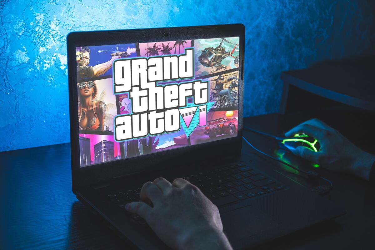 L'annuncio di GTA 6 potrebbe avvenire questa settimana: trailer previsto per il prossimo mese - Grand Theft Auto VI video game. Point of view video gaming on PC. Playing computer video game.