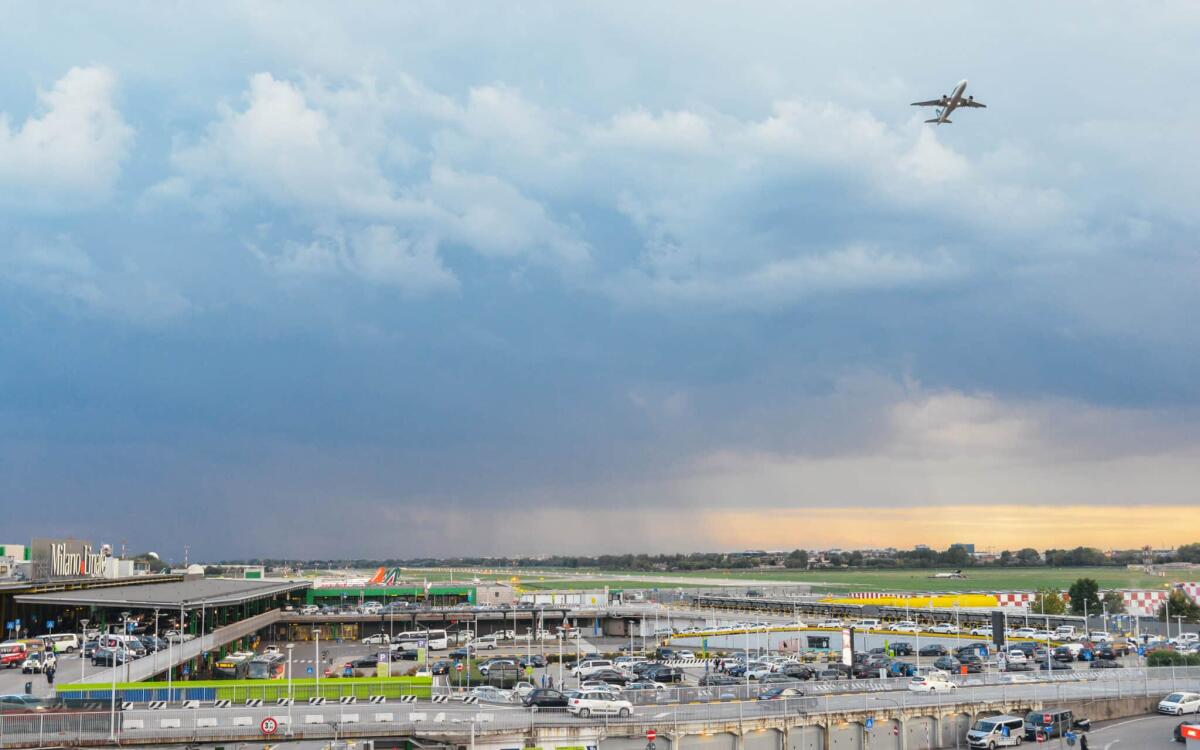 Milano Linate si aggiorna per lo spostamento del Polo Nord magnetico - Milan, Italy - Sept 17, 2017: Entrance to Milan Linate, which services short and medium-range destinations in Europe and is Alitalia's hub