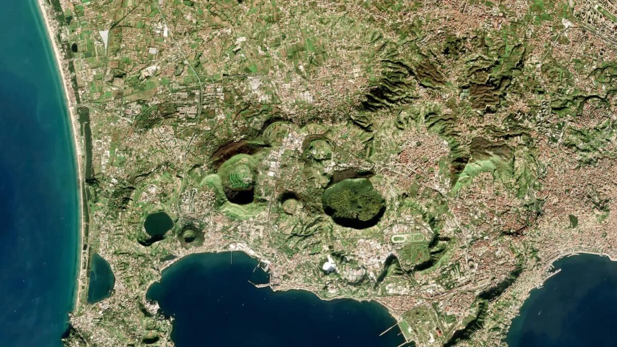 Campi Flegrei: in sette anni il magma è risalito di quattro km - 