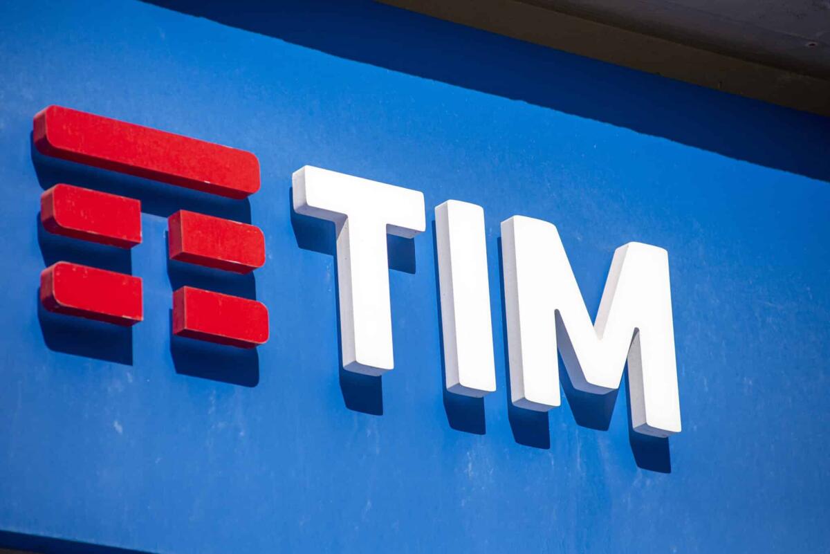 Tim: il cda vende la rete al fondo americano KKR - 