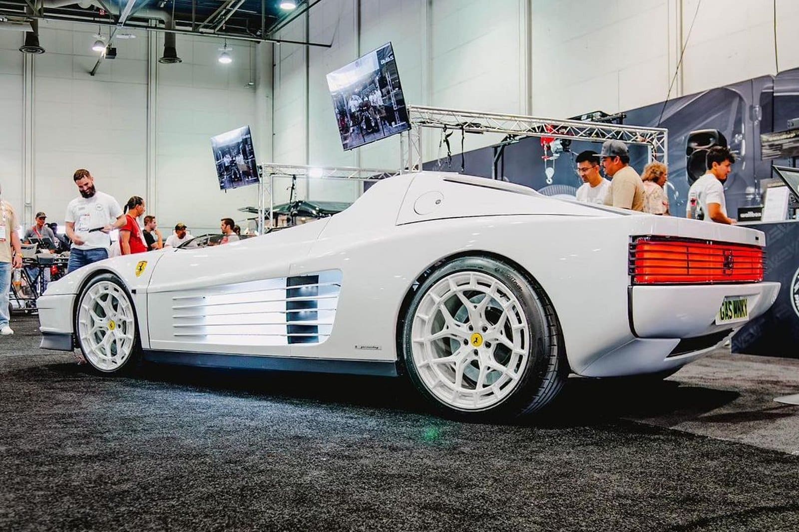 Ferrari Testarossa Gas Monkey Garage