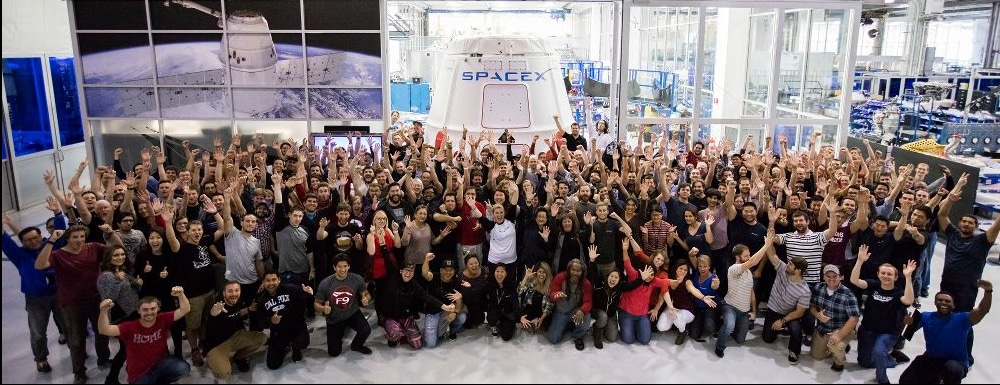 "SpaceX: Spazio ultima frontiera", un libro omaggio all'azienda che ci ha fatto sognare