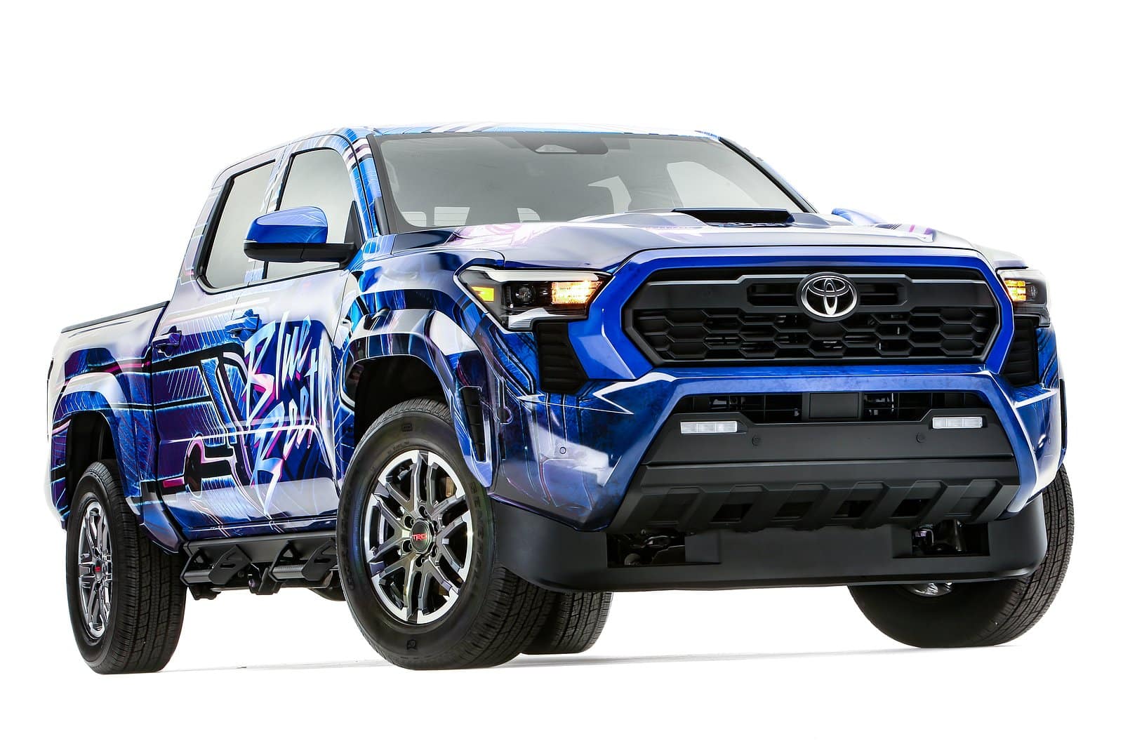 Toyota Tacoma con livrea dedicata al film Blue Beetle