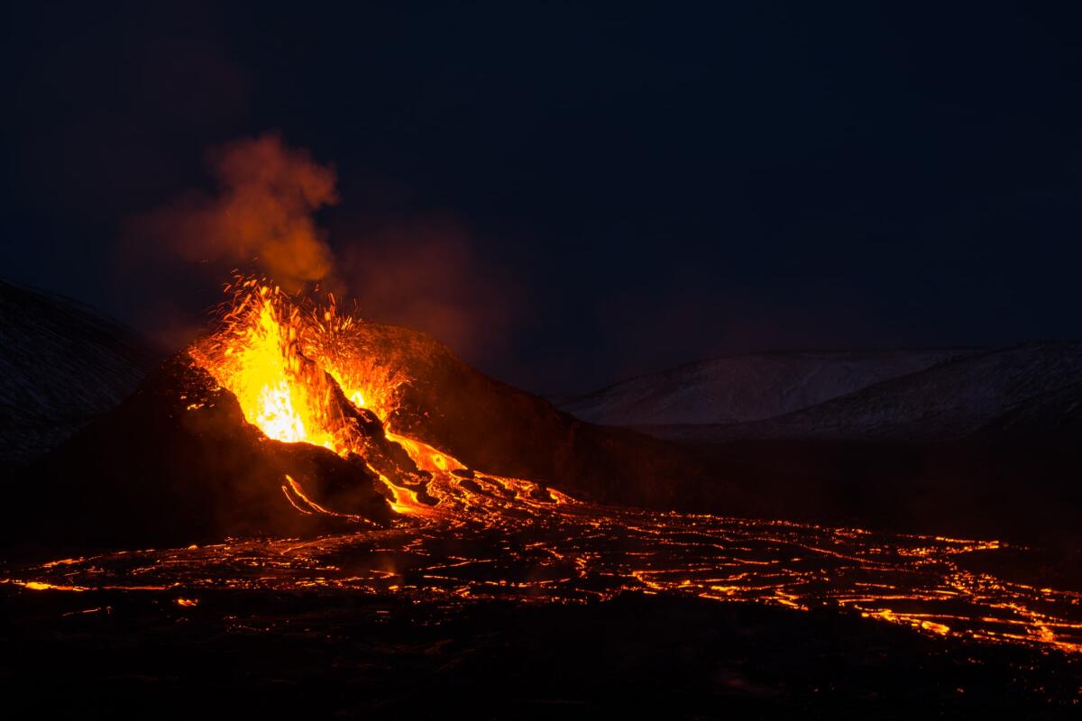 Eruzione in Islanda: il vulcano vicino a Grindavík si è risvegliato - The eruption site of Geldingadalir volcano in Fagradalsfjall mountain on the Reykjanes Peninsula in Iceland