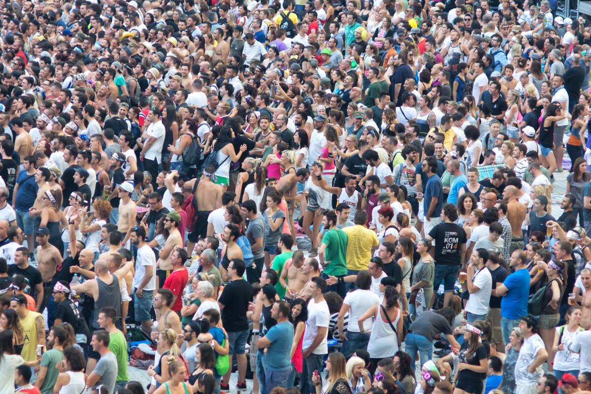 Censimento Istat 2022: l'Italia ha meno di 59 milioni di abitanti - MILAN - JULY 5: Crowd of people at Vasco Rossi live KOM show.  People waiting for the concert at San Siro Stadium in Milan, Italy on July 5, 2014.