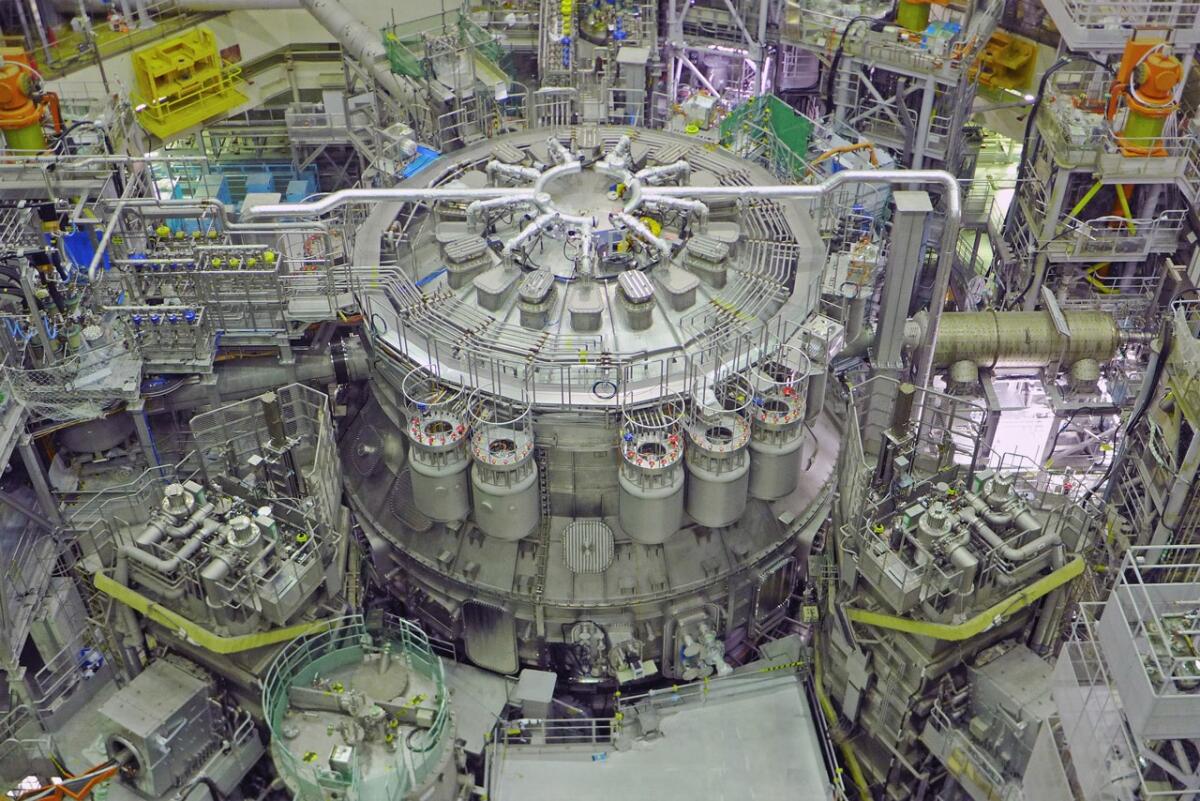 Inaugurato in Giappone il reattore a fusione JT-60SA: è il più grande e avanzato di tipo tokamak al mondo - 