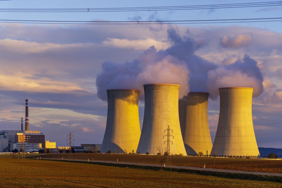 Inaugurato Shidaowan in Cina: è il primo impianto nucleare di quarta generazione al mondo - Nuclear power station Dukovany, Vysocina region, Czech republic