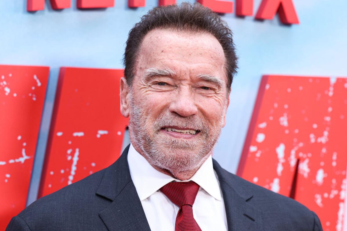 Arnold Schwarzenegger e la disavventura doganale: orologio di lusso al centro delle indagini - Austrian and American actor, businessman, filmmaker, retired professional bodybuilder and politician Arnold Schwarzenegger arrives at the Los Angeles Premiere Of Netflix's 'FUBAR' Season 1 held at AMC The Grove 14 on May 22, 2023 in Los Angeles, Cali
