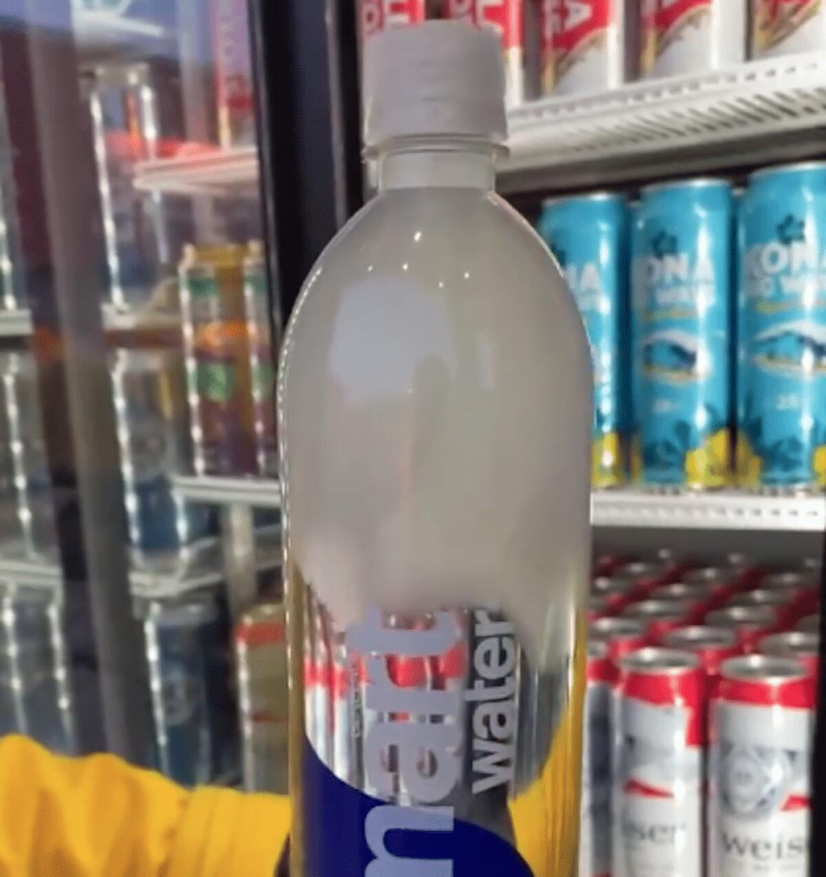 Sopraffusione: fa talmente tanto freddo che l'acqua congela in 10 secondino durante il match Chiefs vs Dolphins a Kansas City? - 