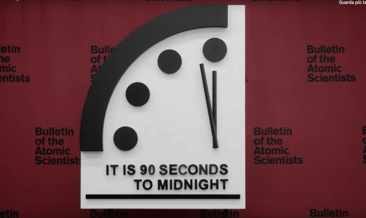 Orologio dell'Apocalisse: cos'è e perché mancano ancora 90 secondi alla mezzanotte - 